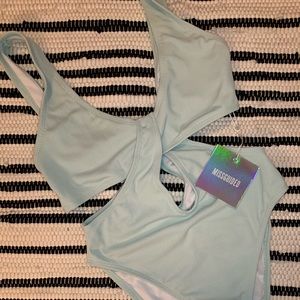 One-piece/cut-out swimsuit by MISSGUIDED